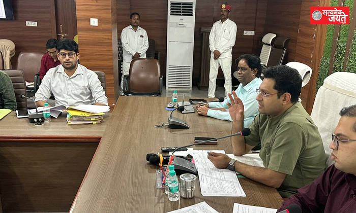 मुख्यमंत्री डैशबोर्ड की समीक्षा में डीएम ने अधिकारियों को दिए सख्त निर्देश