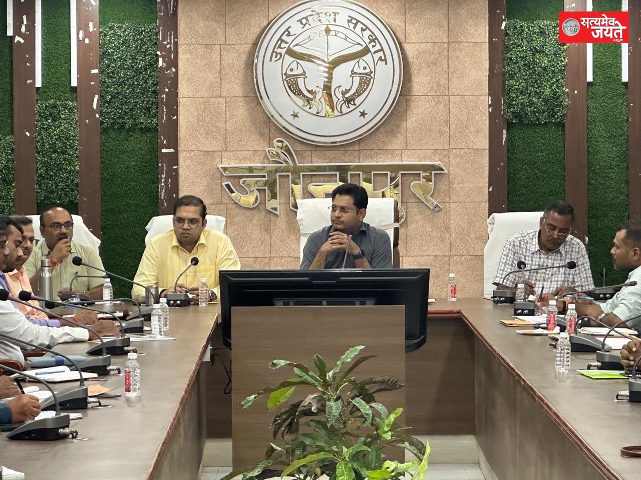 जिलाधिकारी की अध्यक्षता में बेसिक शिक्षा विभाग की समीक्षा बैठक सम्पन्न