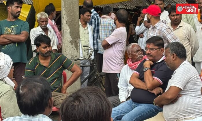 करंजाकला में पेड़ गिरने से युवक की मौत, नवीन सिंह ने परिजनों से मिलकर बंधाया ढांढस