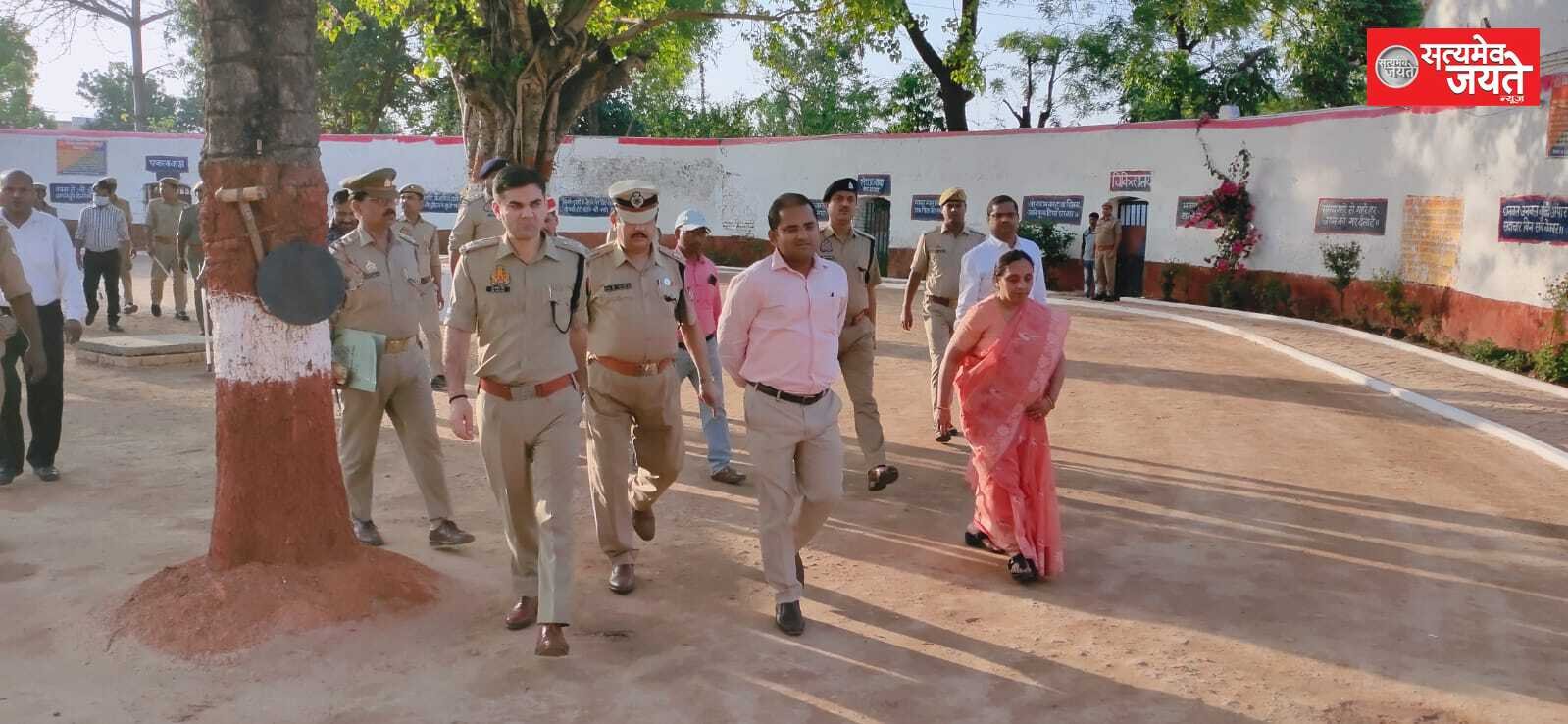 जिला जज महोदया जौनपुर, जिलाधिकारी एवं पुलिस अधीक्षक द्वारा जिला कारागार जौनपुर का निरीक्षण किया गया।