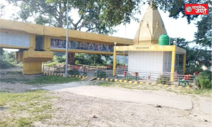 आदमपुर शिव मन्दिर के पास शराब की दुकान खुलने से भड़का जनाक्रोश