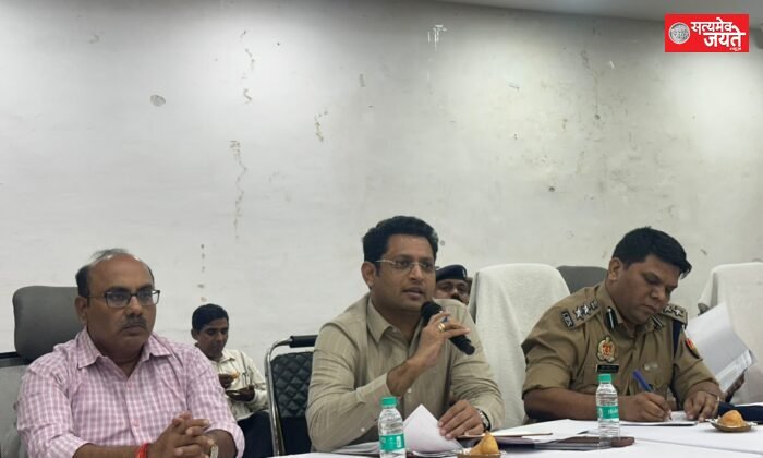 दुर्गापूजा को लेकर डीएम ने दिए सख्त निर्देश, पंडालों में फायर और विद्युत सुरक्षा पर विशेष जोर
