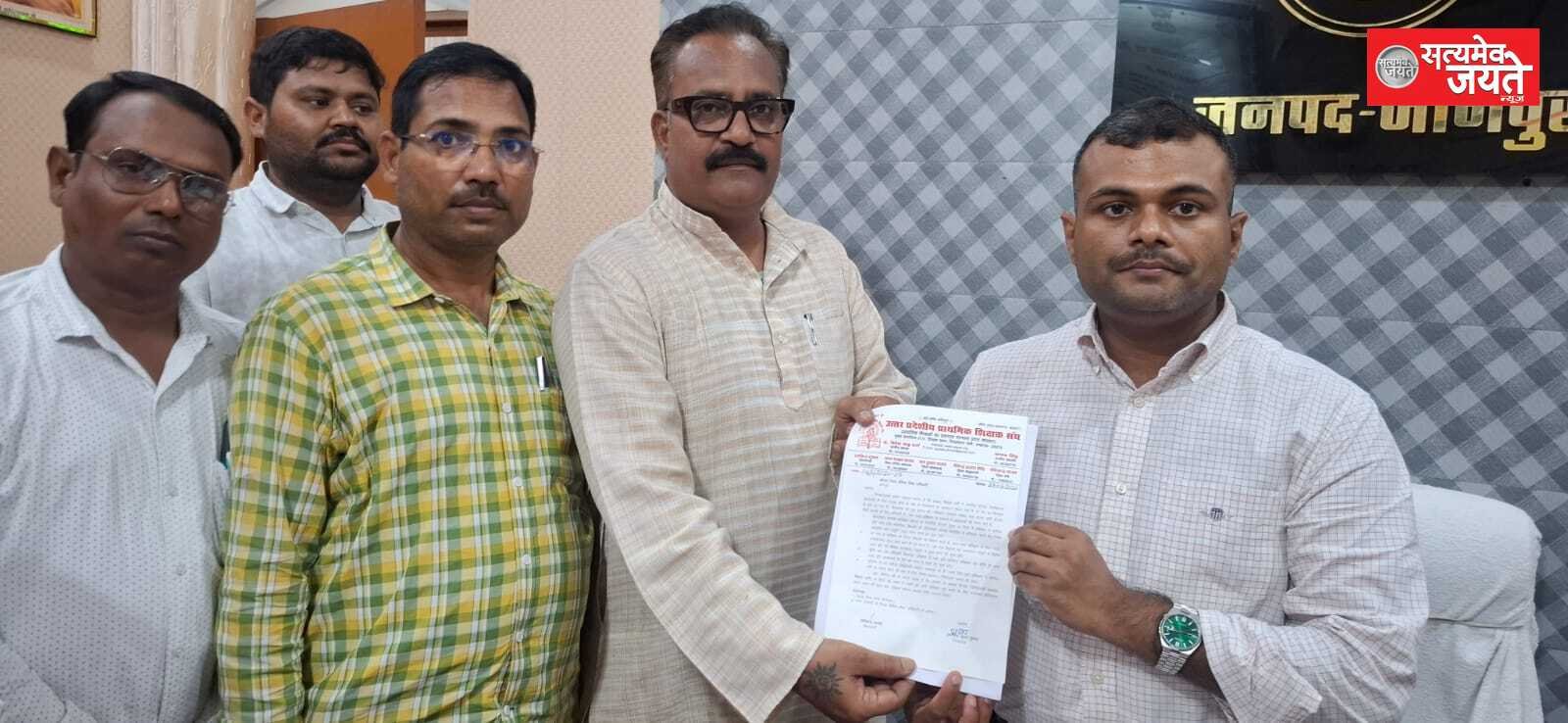 शिक्षक समस्याओं के संबंध में बीएसए से मिला शिक्षकों का प्रतिनिधिमंडल