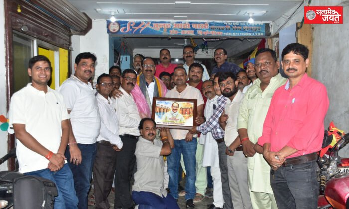 हैदराबाद हिन्दी जर्नलिस्ट्स सोसाइटी के अध्यक्ष अजय शुक्ल का जौनपुर में हुआ भव्य स्वागत