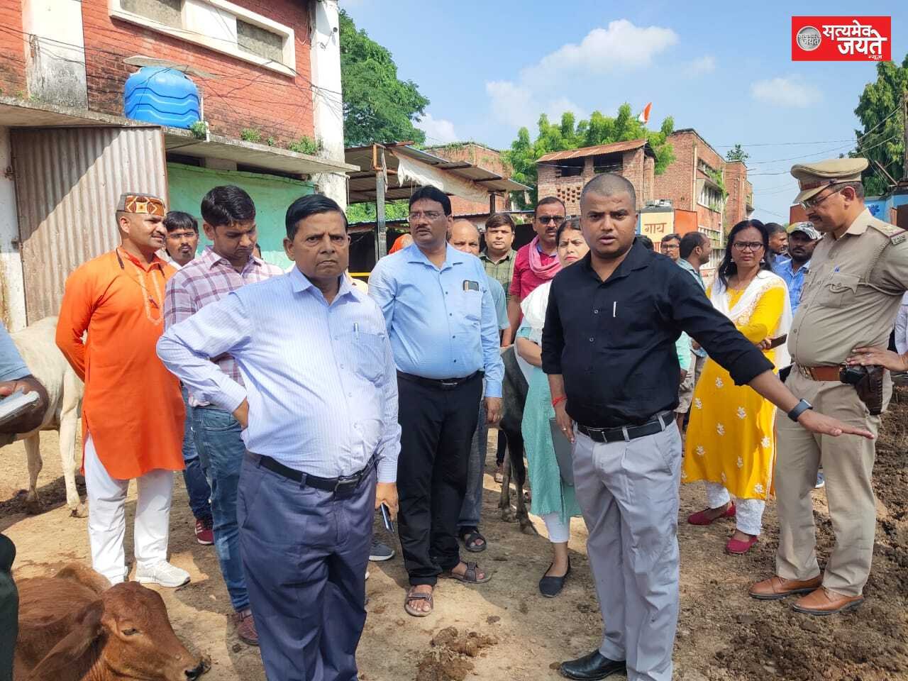 जौनपुर<br>जिलाधिकारी मनीष कुमार वर्मा के द्वारा कृषि भवन परिसर में स्थित गो-आश्रय स्थल का औचक निरीक्षण