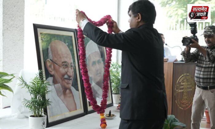 राष्ट्रपिता महात्मा गांधी जी एवं पूर्व प्रधानमंत्री ‘भारत रत्न’ श्री लाल बहादुर शास्त्री जी की जयंती के अवसर पर शक्ति भवन, लखनऊ में श्रद्धापूर्वक कार्यक्रम आयोजित किया गया