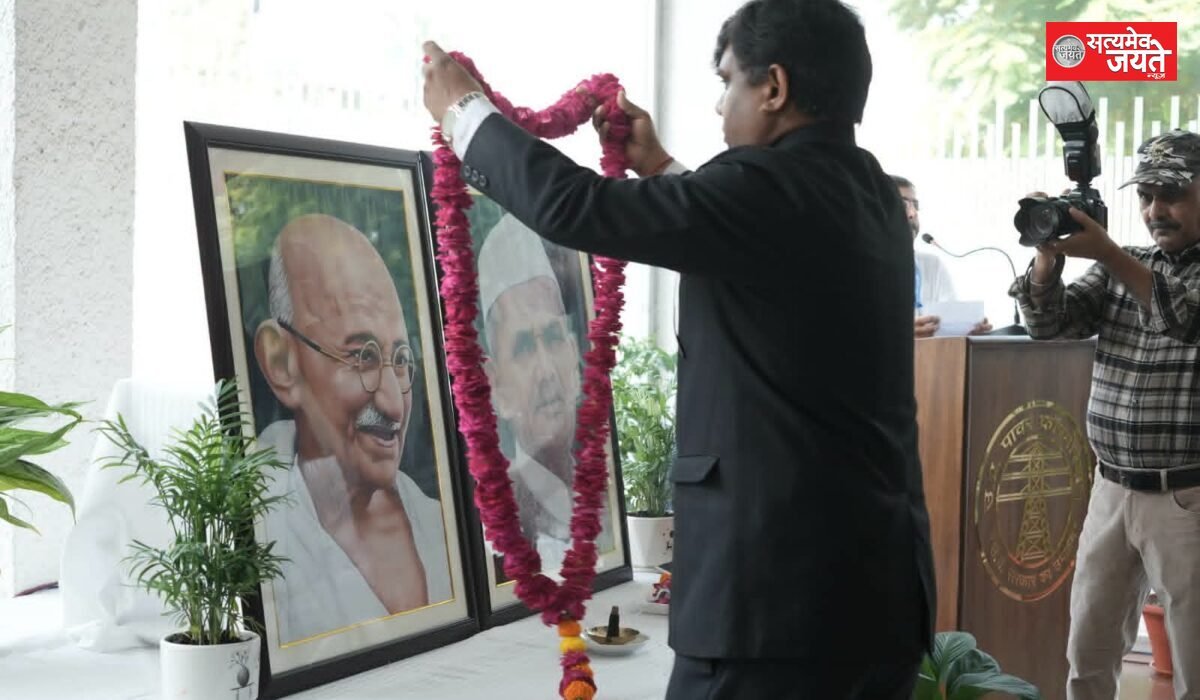 राष्ट्रपिता महात्मा गांधी जी एवं पूर्व प्रधानमंत्री ‘भारत रत्न’ श्री लाल बहादुर शास्त्री जी की जयंती के अवसर पर शक्ति भवन, लखनऊ में श्रद्धापूर्वक कार्यक्रम आयोजित किया गया