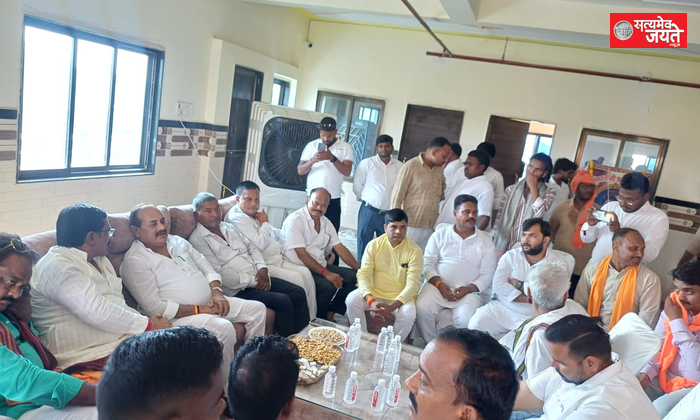मड़ियाहूं में आस्था हास्पिटल पहुंचे कारागार मंत्री दारा सिंह चौहान
