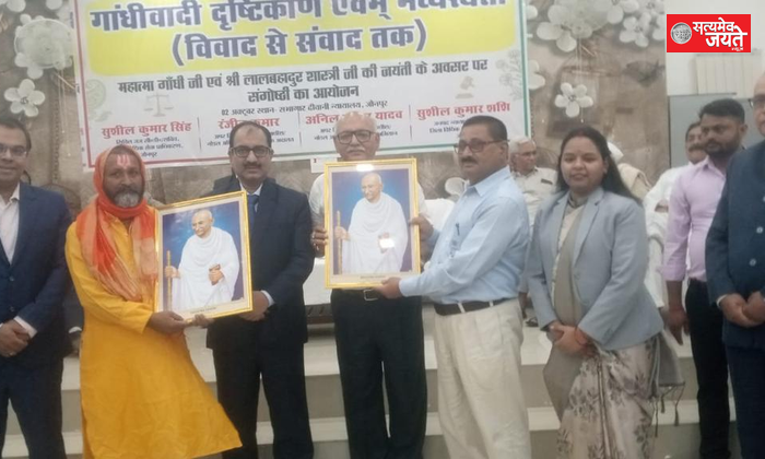 जौनपुर न्यायालय परिसर में गांधी प्रतिमा का अनावरण