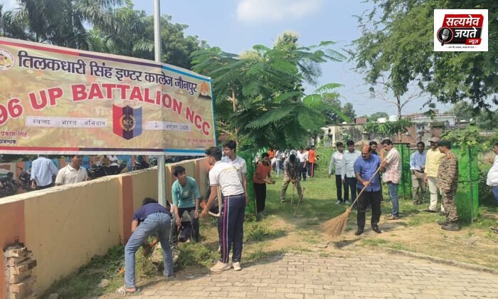 टी डी इटंर कालेज मे धूमधाम से मनाया गया महात्मा गांधी व लाल बहादुर शास्त्री का जन्मदिन प्रिसिपल डाँ सत्यप्रकाश सिह समेत सभी शिक्षको ने प्रागंण मे की साफ सफाई