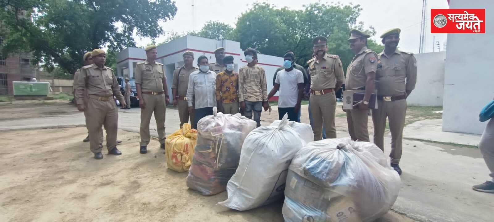 लाइन बाजार पुलिस ने 04 शातिर चोर/अभियुक्तों को किया गिरफ्तार, कब्जे से चोरी का तीन बंडल कपडा, स्टाटर , कटर मशीन तथा समरसेबुल किया बरामद