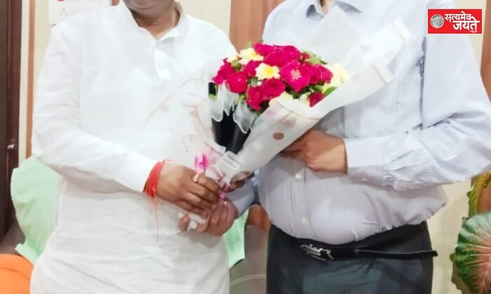 खेल सुविधाओं के लिए कुलपति ने खेल मंत्री को सौंपा प्रस्ताव