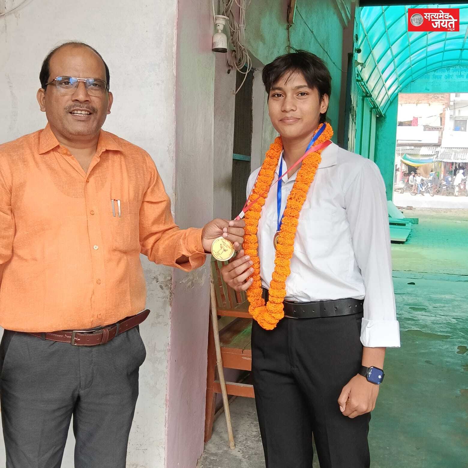 रिया ने गोरखपुर में स्वर्ण पदक प्राप्त कर महाराणा प्रताप इंटर कॉलेज रामदायलगंज का प्रदेश में लहराया परचम