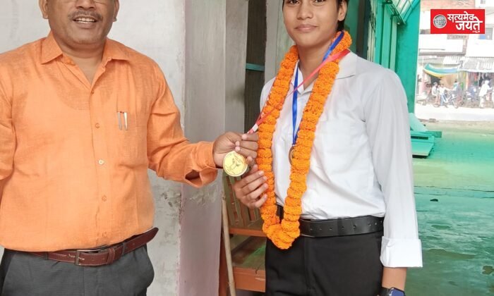 रिया ने गोरखपुर में स्वर्ण पदक प्राप्त कर महाराणा प्रताप इंटर कॉलेज रामदायलगंज का प्रदेश में लहराया परचम