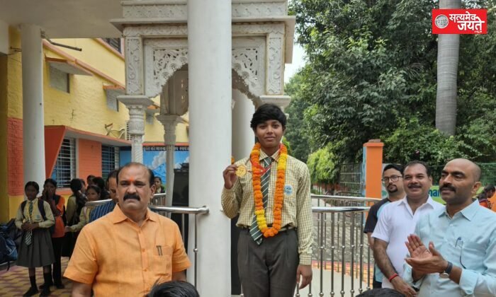 टी डी इटंर कालेज की रूचि प्रजापति ने गोल्ड जीतकर जिले व विद्यालय का नाम किया रोशन प्रिसिपल डाँ सत्यप्रकाश सिह ने दी बधाई