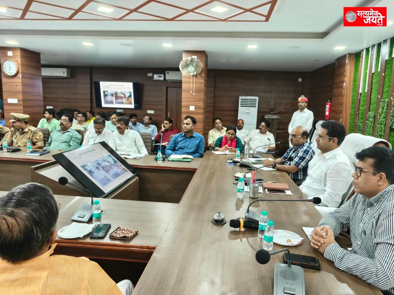 दुर्गा पूजा को लेकर प्रशासन अलर्ट, पंडालों में सुरक्षा के पुख्ता इंतजाम के निर्देश