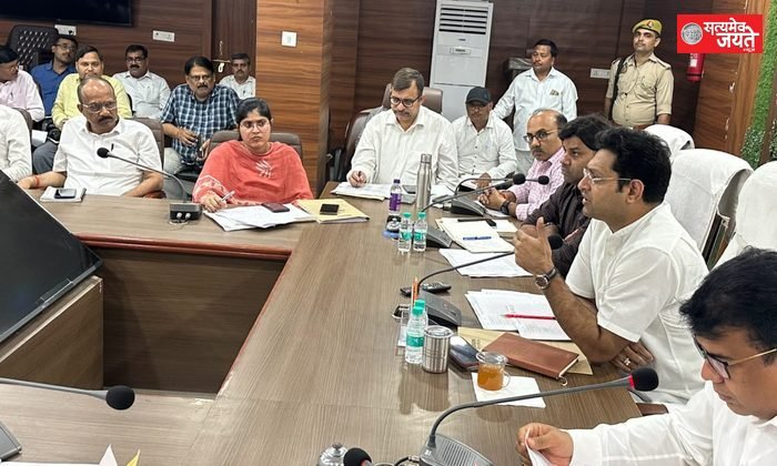 आईजीआरएस शिकायतों में लापरवाही पर सख्त हुए डीएम