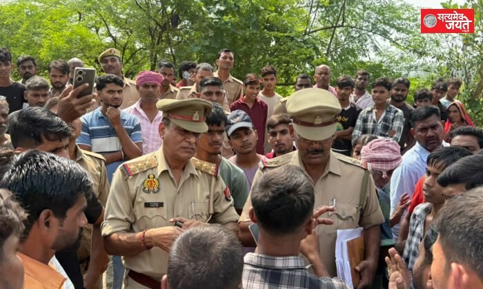 जौनपुर में रोटावेटर की चपेट में आने से आठ वर्षीय बच्चे की मौत, परिजनों ने किया प्रदर्शन