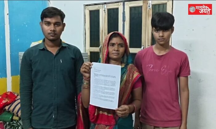 जलालपुर में दरोगा पर मां के सामने नाबालिग को पीटने का आरोप