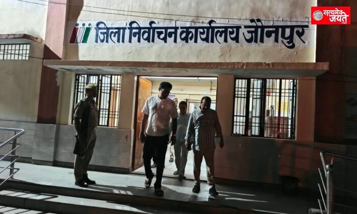 देर रात ईवीएम-वीवीपैट वेयरहाउस पहुंचे जिलाधिकारी, एफएलसी कार्य का लिया जायजा
