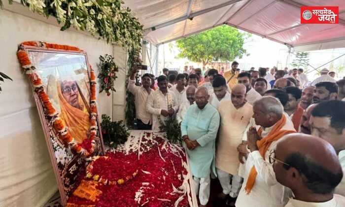 विनोद राय ने हरीश द्विवेदी की माता के निधन पर व्यक्त की शोक संवेदना