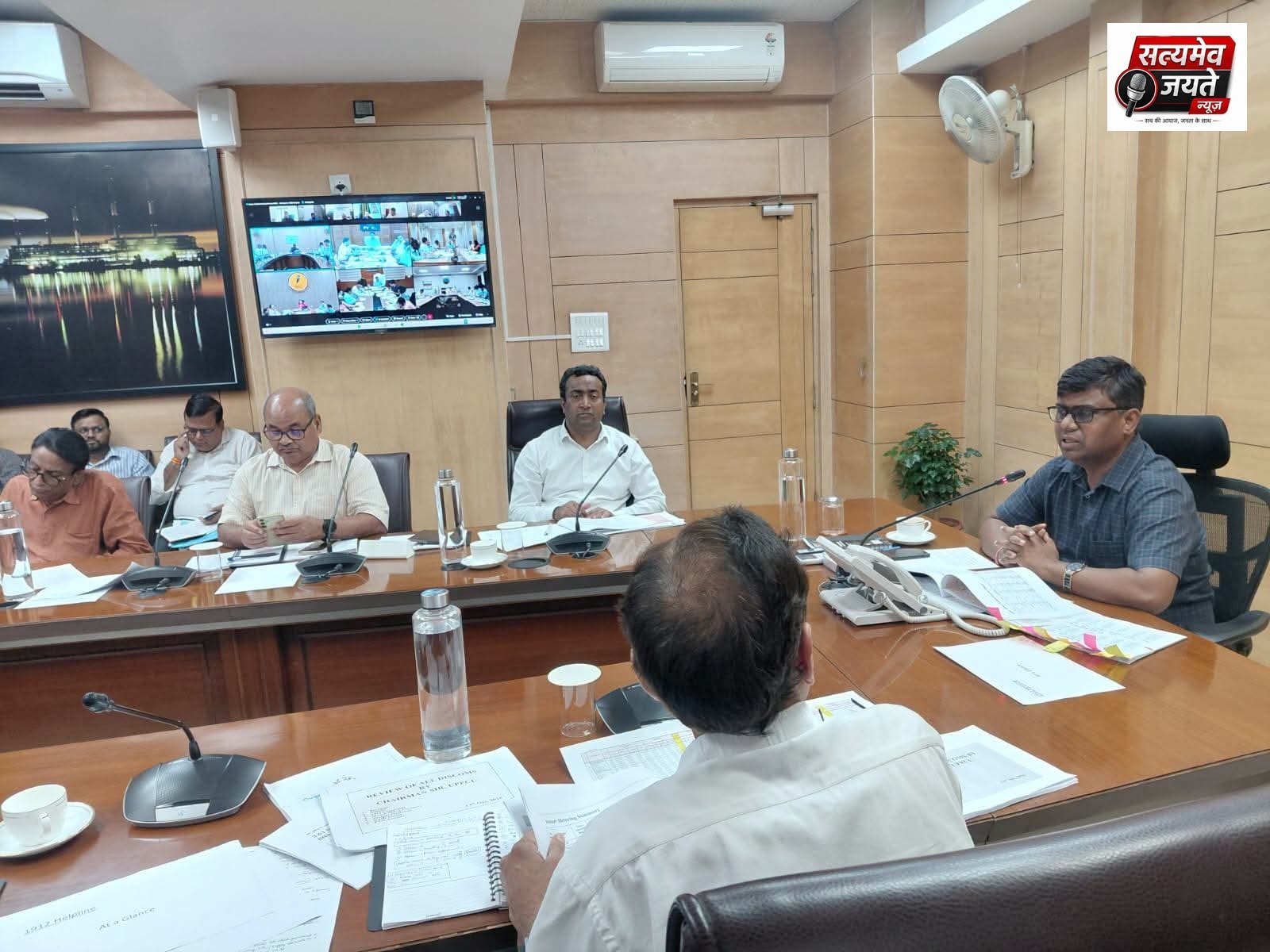 प्रमुख सचिव ऊर्जा रणवीर प्रसाद ने वितरण निगमो के साथ वीडियो काँन्फ्रेसिंग के माध्यम से की समीक्षा