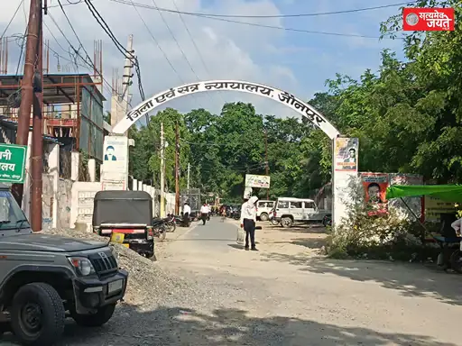 नाली खोदने के विवाद में लेखपाल और दो सिपाहियों समेत छह पर केस
