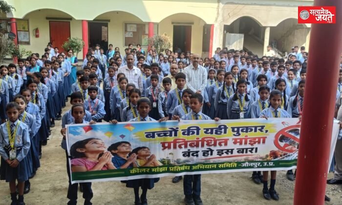 स्कूलों में पहुंचकर बच्चों को जागरूक कर रहे अधिवक्ता विकास तिवारी