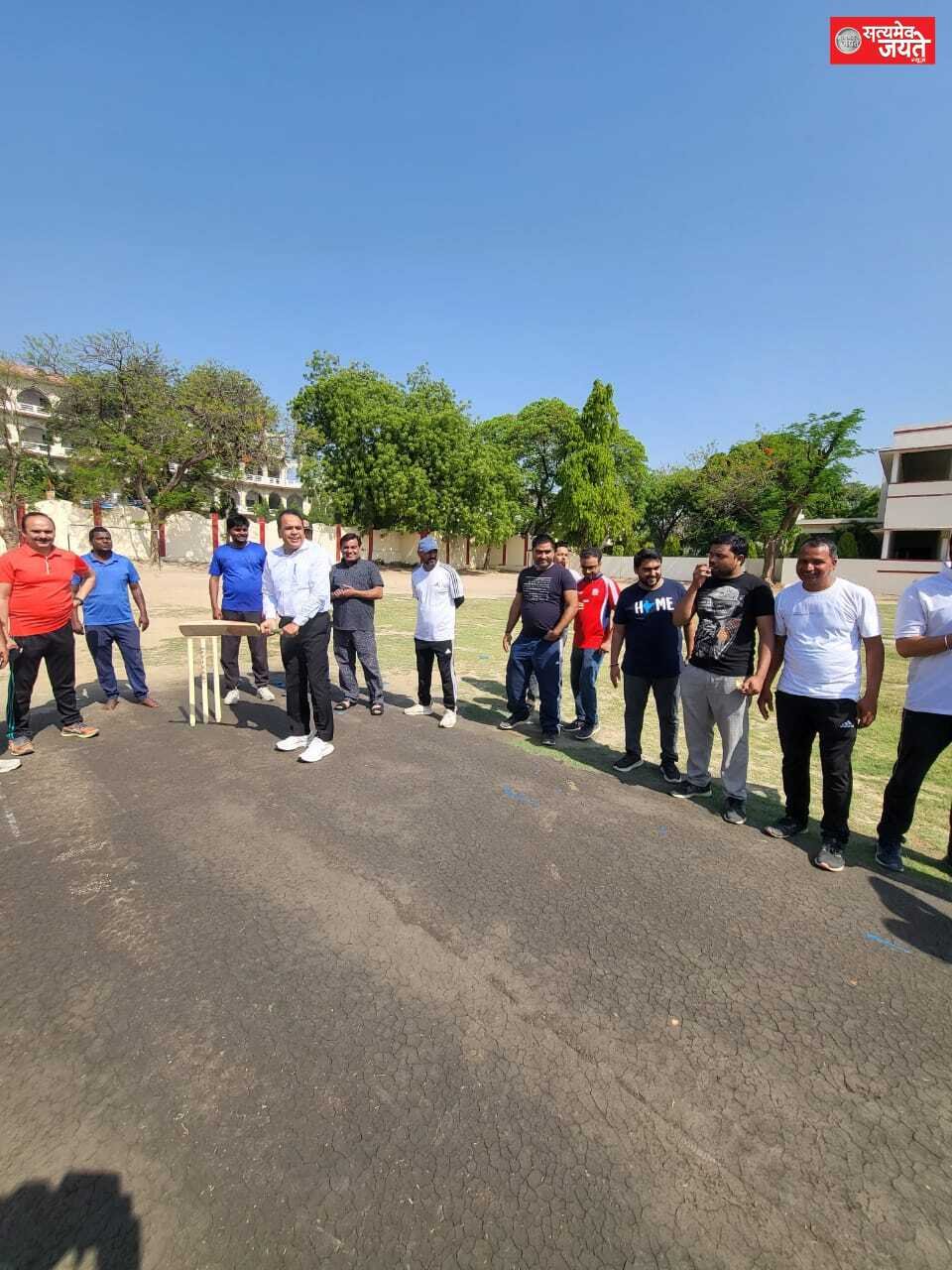 <em>शरीर एवंम मन स्वस्थ रखने के लिए खेल आवश्यक- प्राचार्य डॉ अब्दुल कादिर खान</em>