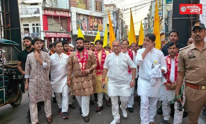 गहना कोठी परिवार ने निकाली भव्य कलश यात्रा