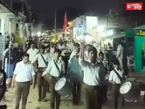 मानीकलाँ में आरएसएस ने किया शस्त्र पूजन, निकाला पथ संचलन
