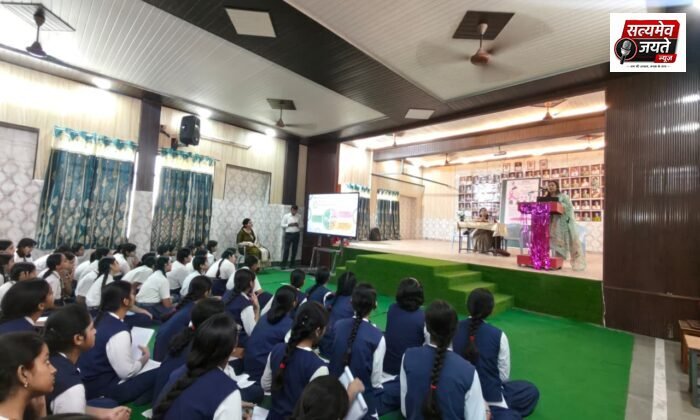 डाक्टर अंजू कनौजिया व प्रख्यात स्त्री रोग विशेषज्ञ डॉक्टर अंबर खान की नेतृत्व में ब्रेस्ट कैंसर एवं PMOS जागरूकता संगोष्ठी का हुआ आयोजन