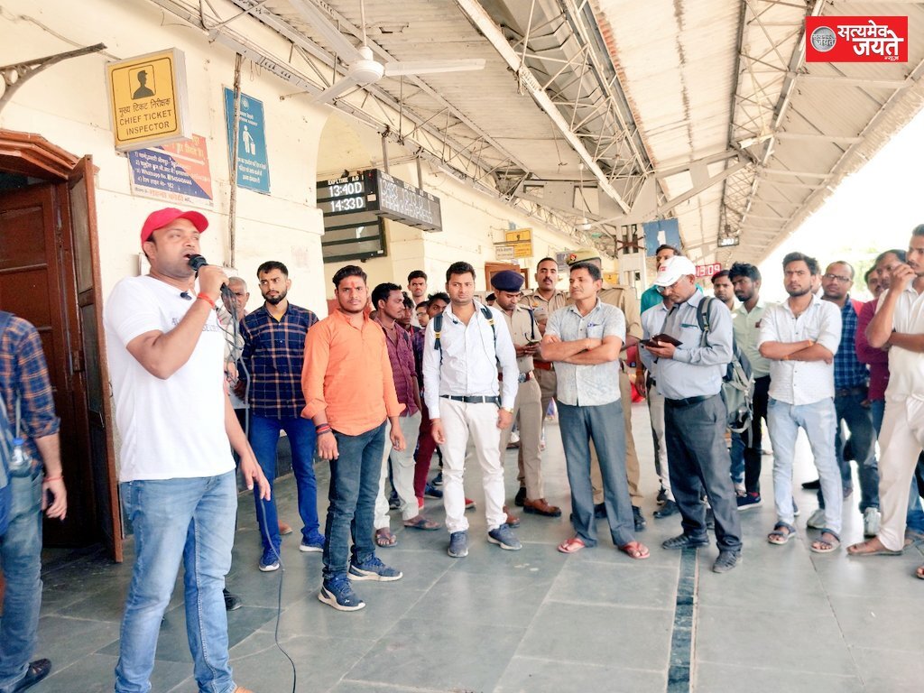 <em>जनपद में चलाया गया साइबर जागरूकता अभियान, साइबर अपराधों के सम्बन्ध में किया गया जागरूक-</em>