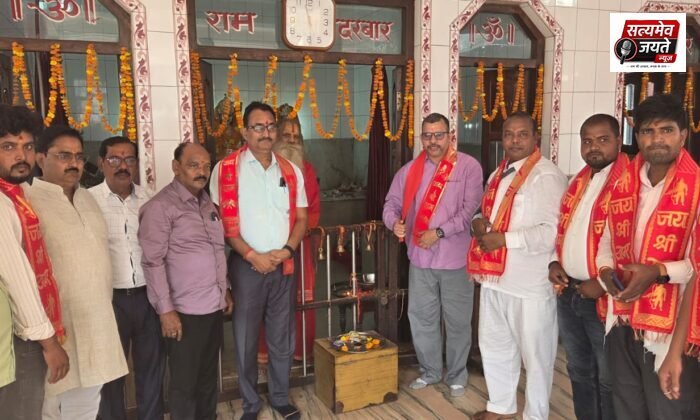 जौनपुर में धूमधाम से मनाई गई महर्षि वाल्मीकि जयंती, मंदिरों में गूंजा रामायण पाठ