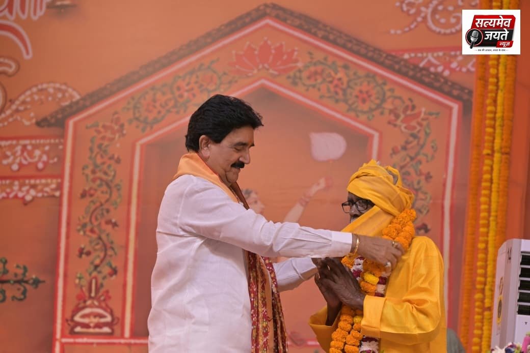 पति को पतन से बचा ले वही धर्मपत्नी : आचार्य शांतनु महाराज