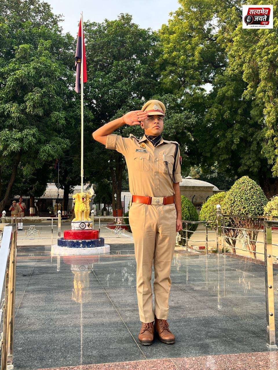 जौनपुर पुलिस लाइन में एएसपी सम्यक चौधरी ने परेड, अर्दली रूम और कार्यालयों का किया निरीक्षण
