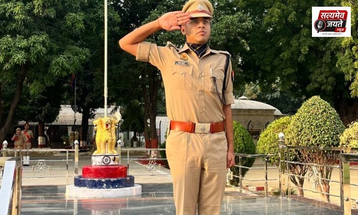 जौनपुर पुलिस लाइन में एएसपी सम्यक चौधरी ने परेड, अर्दली रूम और कार्यालयों का किया निरीक्षण