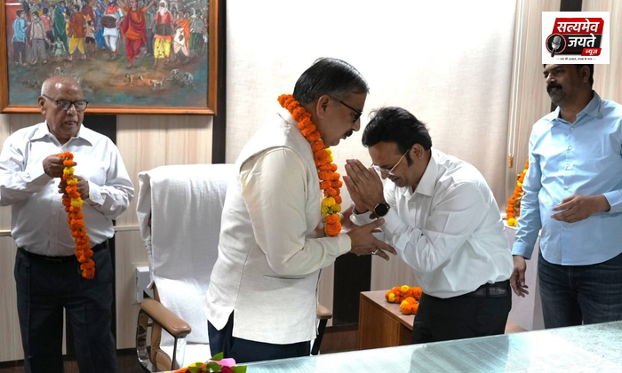 प्रो. आर. एन. त्रिपाठी जी ने कुलपति पद का कार्यभार ग्रहण किया