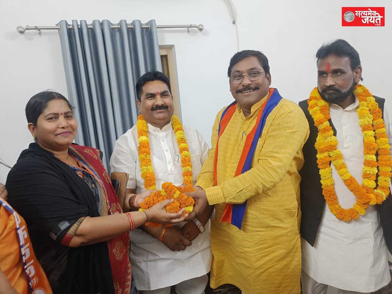 अपना दल एस पार्टी की संगठनात्मक समीक्षा बैठक पीडब्ल्यूडी सर्किट हाउस जौनपुर हुई