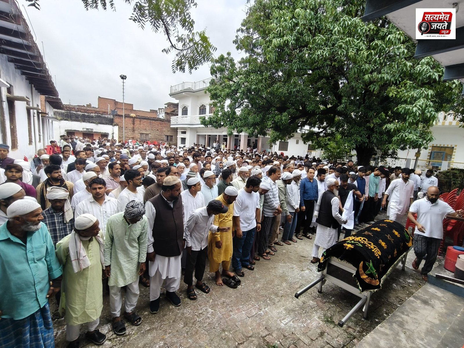 प्राचार्य के पिता की मिट्टी में उमड़ा जनसैलाब