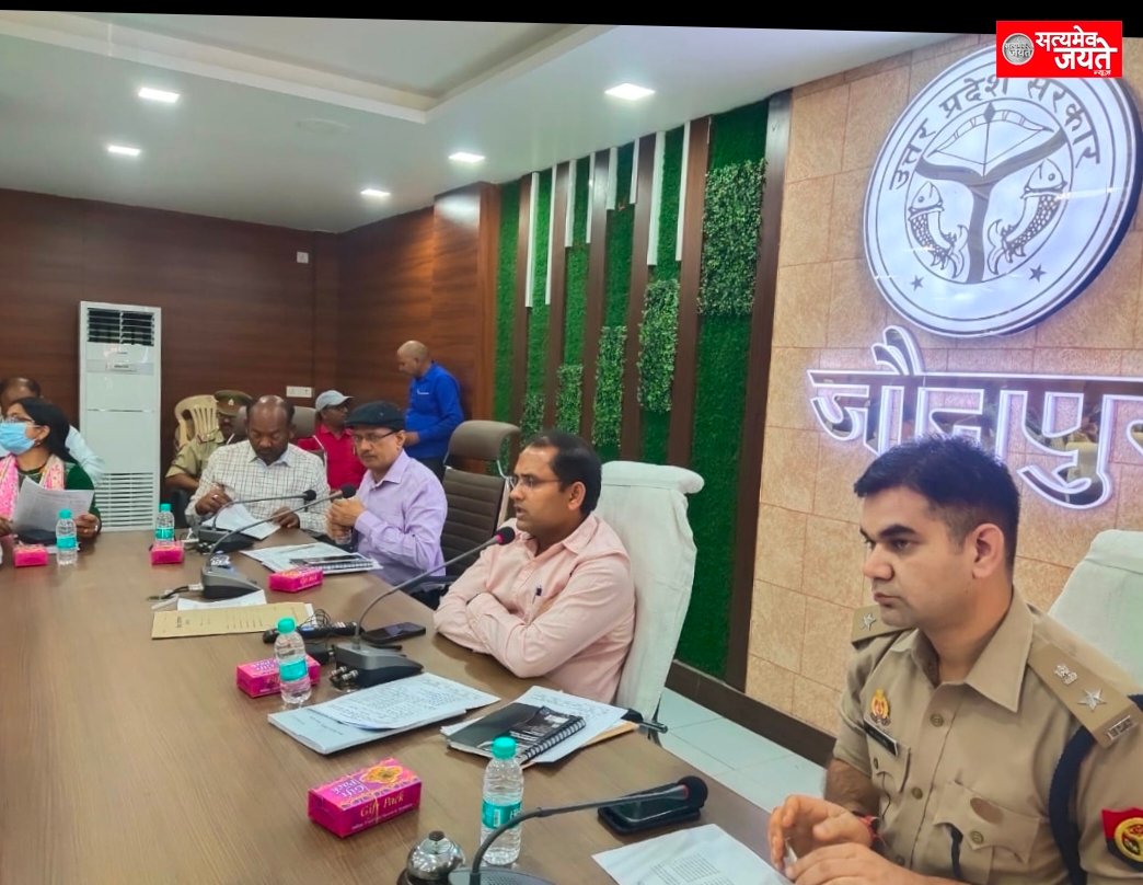 डी एम एसपी ने नगर निकाय चुनाव को लेकर की बैठक व पत्रकारों को दी पूरी जानकारी