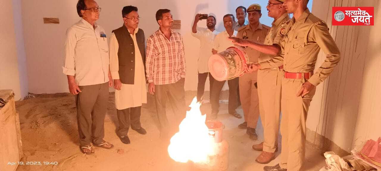 <em>अग्निकांड को रोकने हेतु जागरूकता,प्रशिक्षण एवं अग्निशामक यंत्रों की उपलब्धता आवश्यक:ओंकारनाथ सिंह</em>