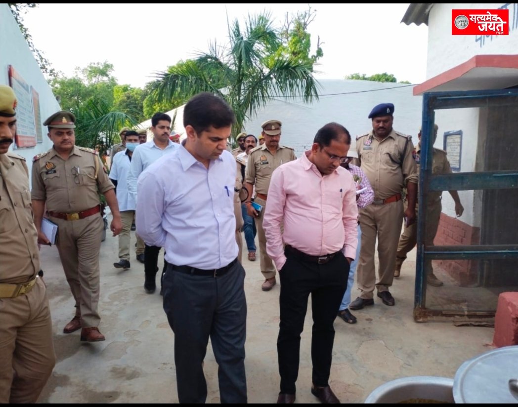 जिलाधिकारी अनुज कुमार झा, पुलिस अधीक्षक डॉ0 अजय पाल के द्वारा जिला जेल का औचक निरीक्षण किया