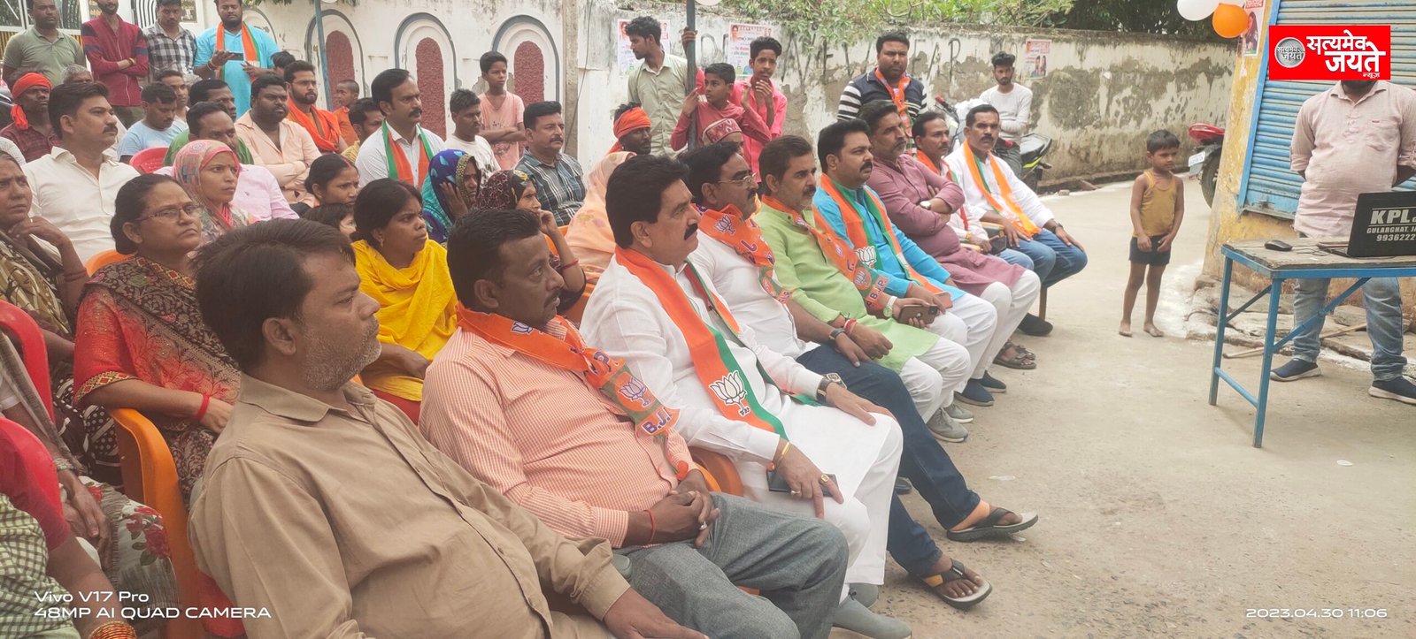मन की बात कार्यक्रम के सौवें एपिसोड को लोगों ने सुना<br>बीजेपी नेता व समाजसेवी ज्ञान प्रकाश सिंह ने सुनी मन की बात