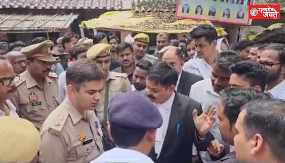 जानिए क्यों 6 पुलिसकर्मी हुए निलंबित एसपी डॉ अजय पाल शर्मा के कड़े तेवर दीवानी न्यायालय परिसर में हुए गोली बारी मामले में गेट नंबर 3 पर लगे 6 पुलिसकर्मियों को किया निलंबित