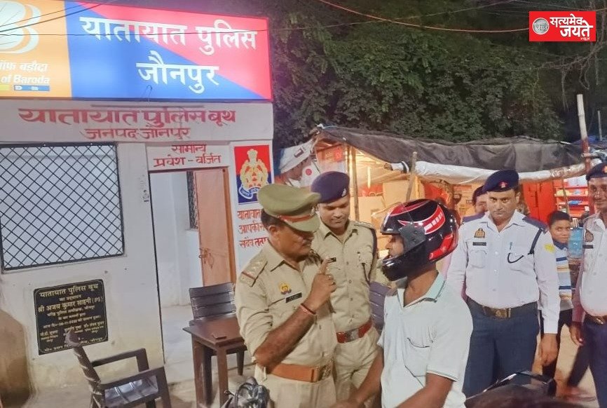 यातायात पुलिस द्वारा शहर के प्रमुख चौराहों पर चलाया गया यातायात जागरूकता अभियान, यातायात नियमों का पालन न करने वालो के विरुध्द की प्रवर्तन की कार्यवाही की गई।