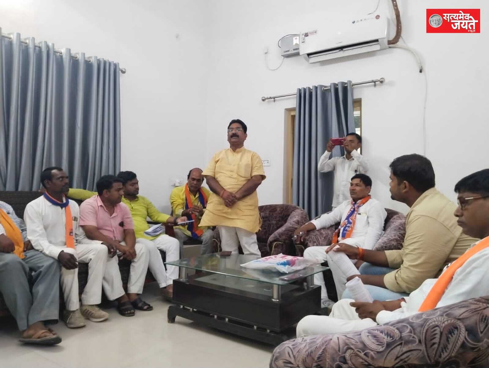 अपना दल एस पार्टी की मासिक बैठक जिला कार्यालय पर जिलाध्यक्ष शिव नायक पटेल की अध्यक्षता में आयोजित हुई