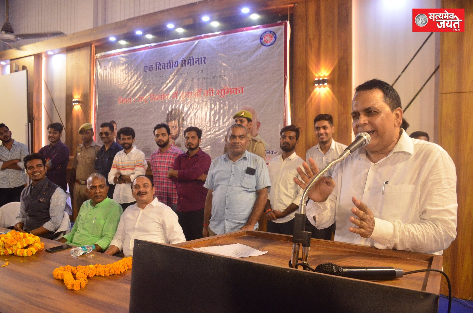 दिमाग ही नहीं दिल की सुने तभी अपने लक्ष्य तक पहुंचेगा युवा -आईएएस अभिषेक सिंह