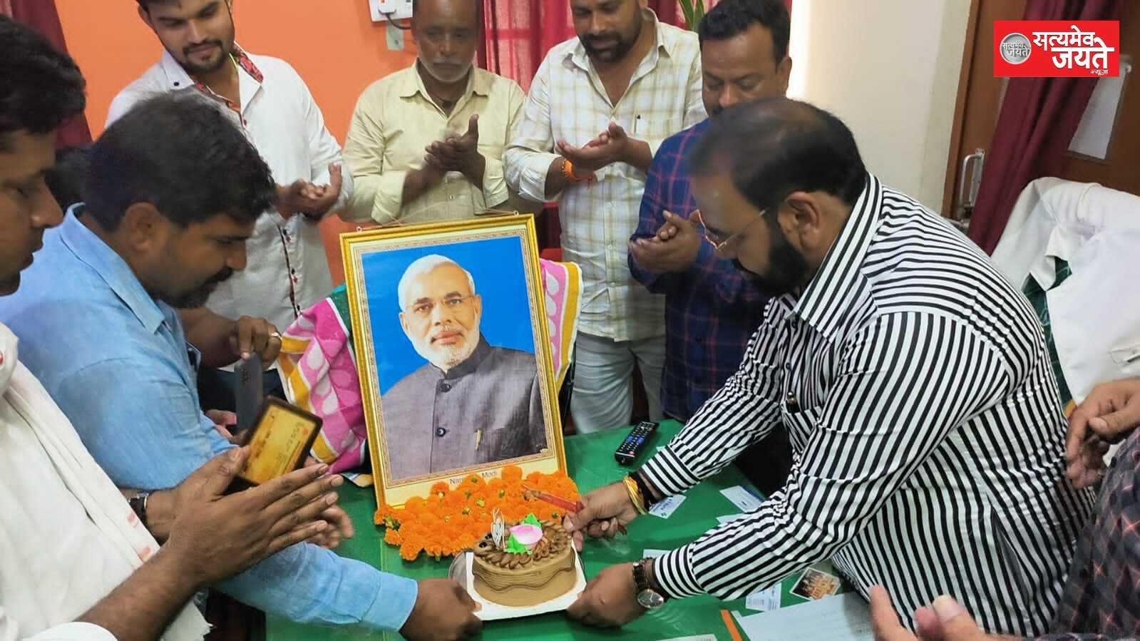 पूर्व विधायक दिनेश चौधरी ने प्रधानमंत्री का मनाया जन्मदिन