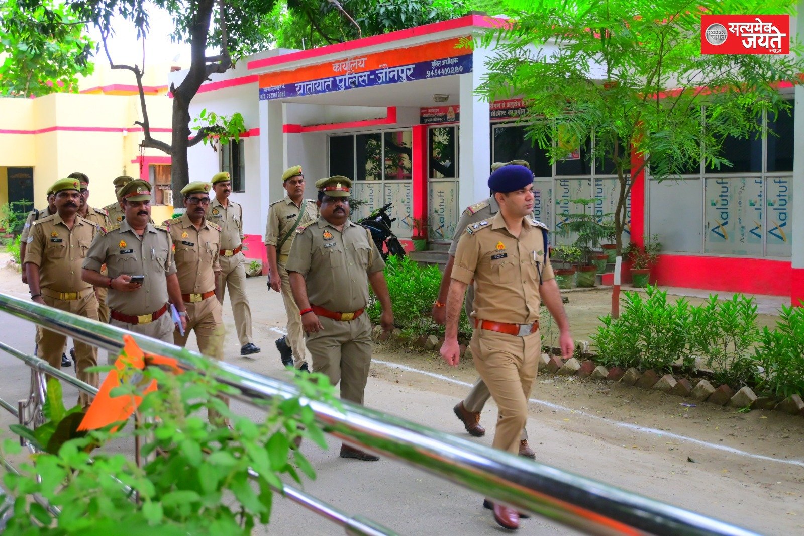 पुलिस अधीक्षक जौनपुर द्वारा शुक्रवार साप्ताहिक परेड की सलामी लेकर किया गया निरीक्षण-